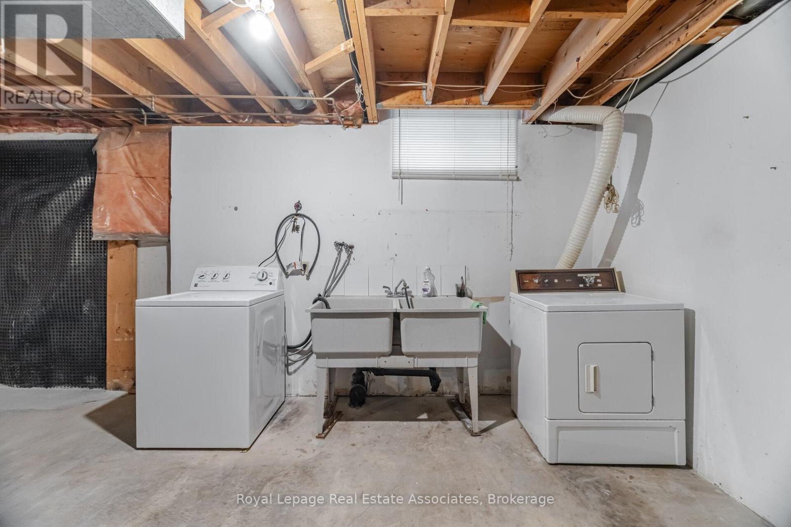 100 National Drive, Hamilton, ON - Indoor Photo Showing Laundry Room