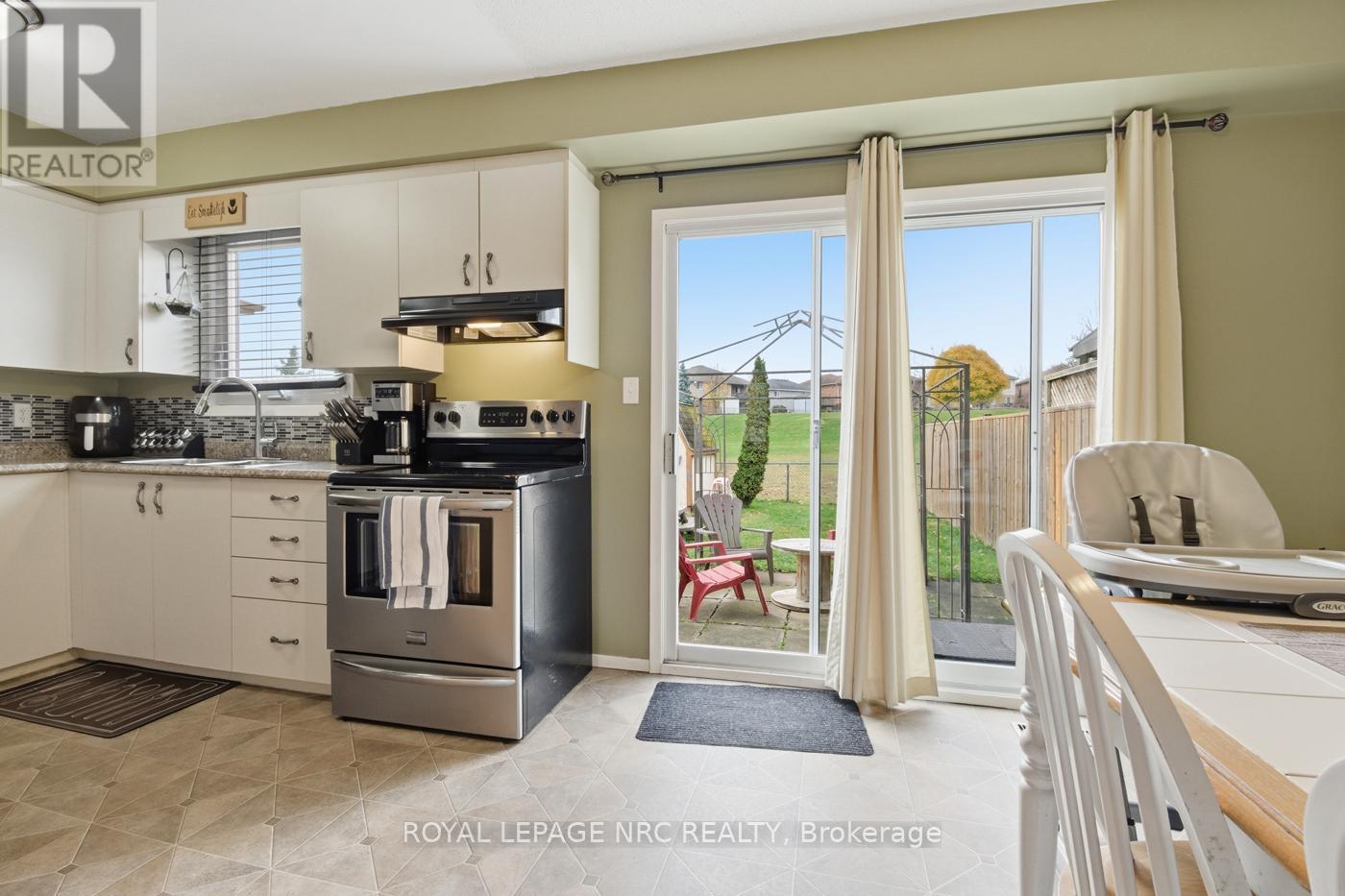 6 Apollo Drive, Port Colborne (Main Street), ON - Indoor Photo Showing Kitchen