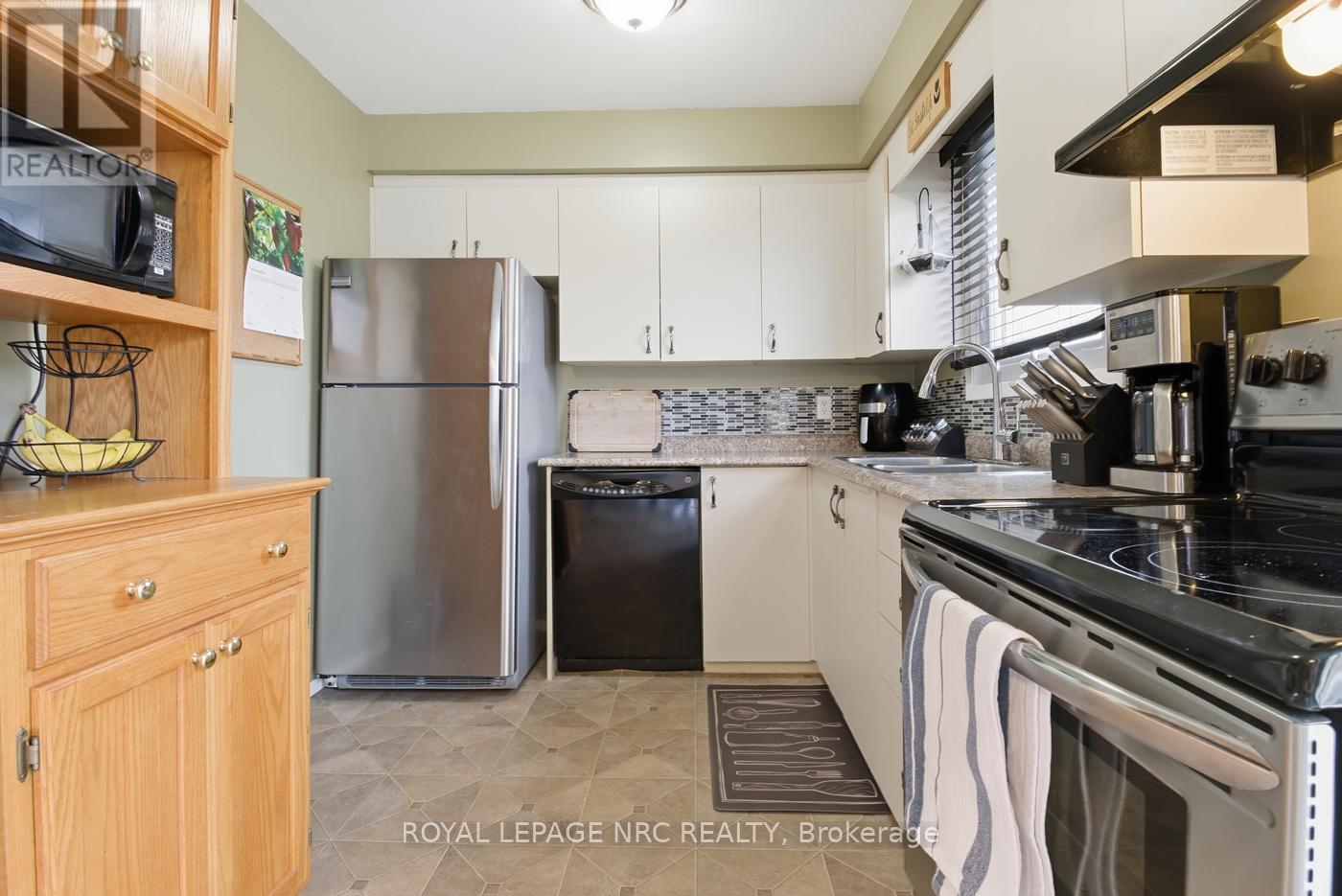 6 Apollo Drive, Port Colborne (Main Street), ON - Indoor Photo Showing Kitchen