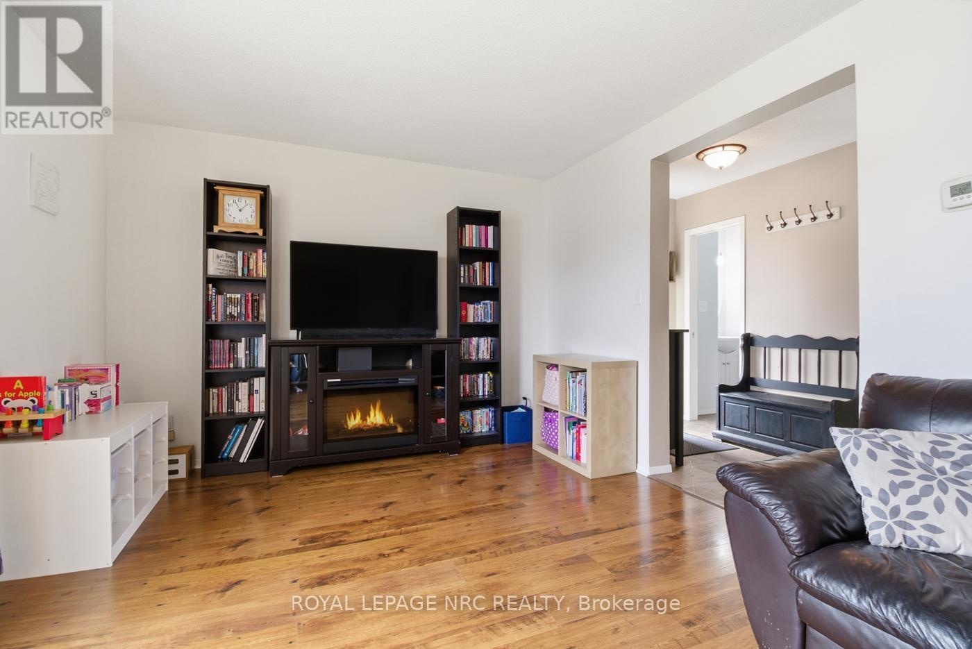 6 Apollo Drive, Port Colborne (Main Street), ON - Indoor Photo Showing Living Room