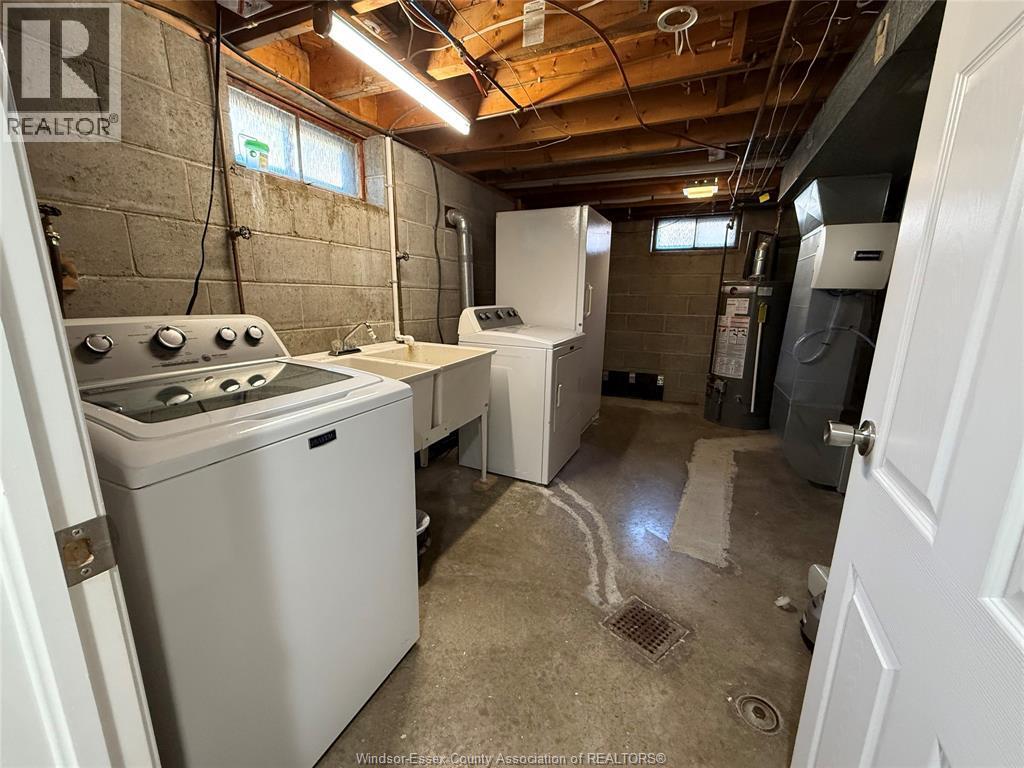 4143 Mount Royal, Windsor, ON - Indoor Photo Showing Laundry Room