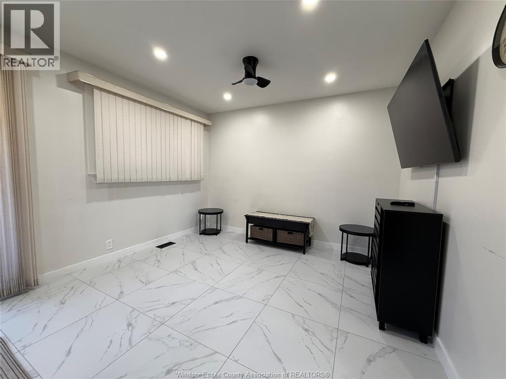 4143 Mount Royal, Windsor, ON - Indoor Photo Showing Other Room