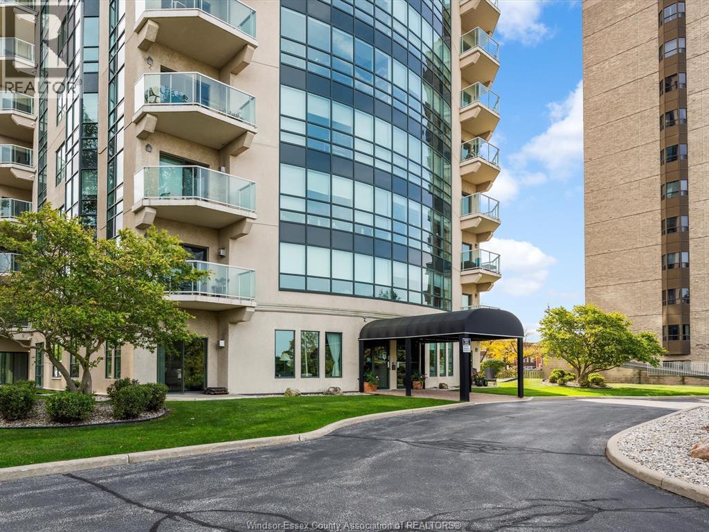 4789 Riverside Drive Unit# 304, Windsor, ON - Outdoor With Balcony With Facade