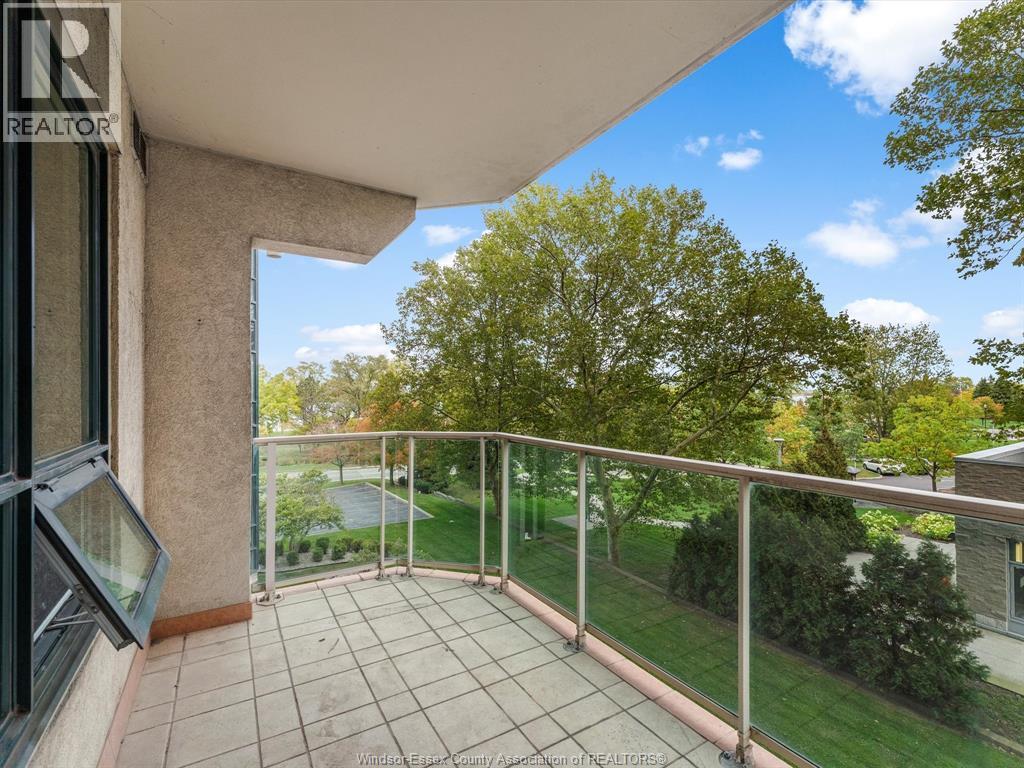 4789 Riverside Drive Unit# 304, Windsor, ON - Outdoor With Balcony With Exterior
