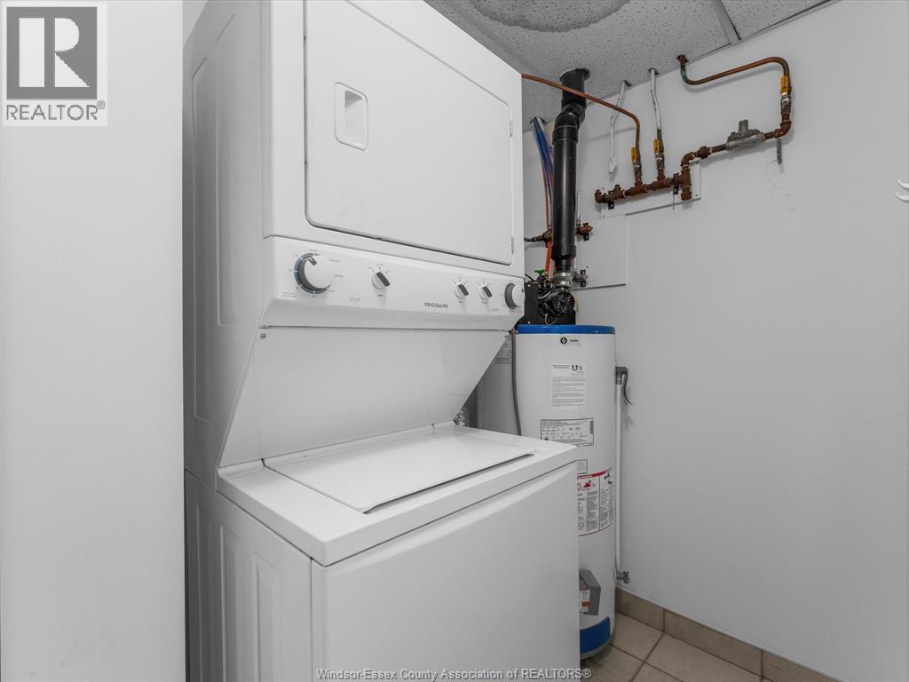 4789 Riverside Drive Unit# 304, Windsor, ON - Indoor Photo Showing Laundry Room