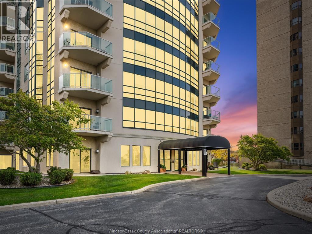 4789 Riverside Drive Unit# 304, Windsor, ON - Outdoor With Balcony