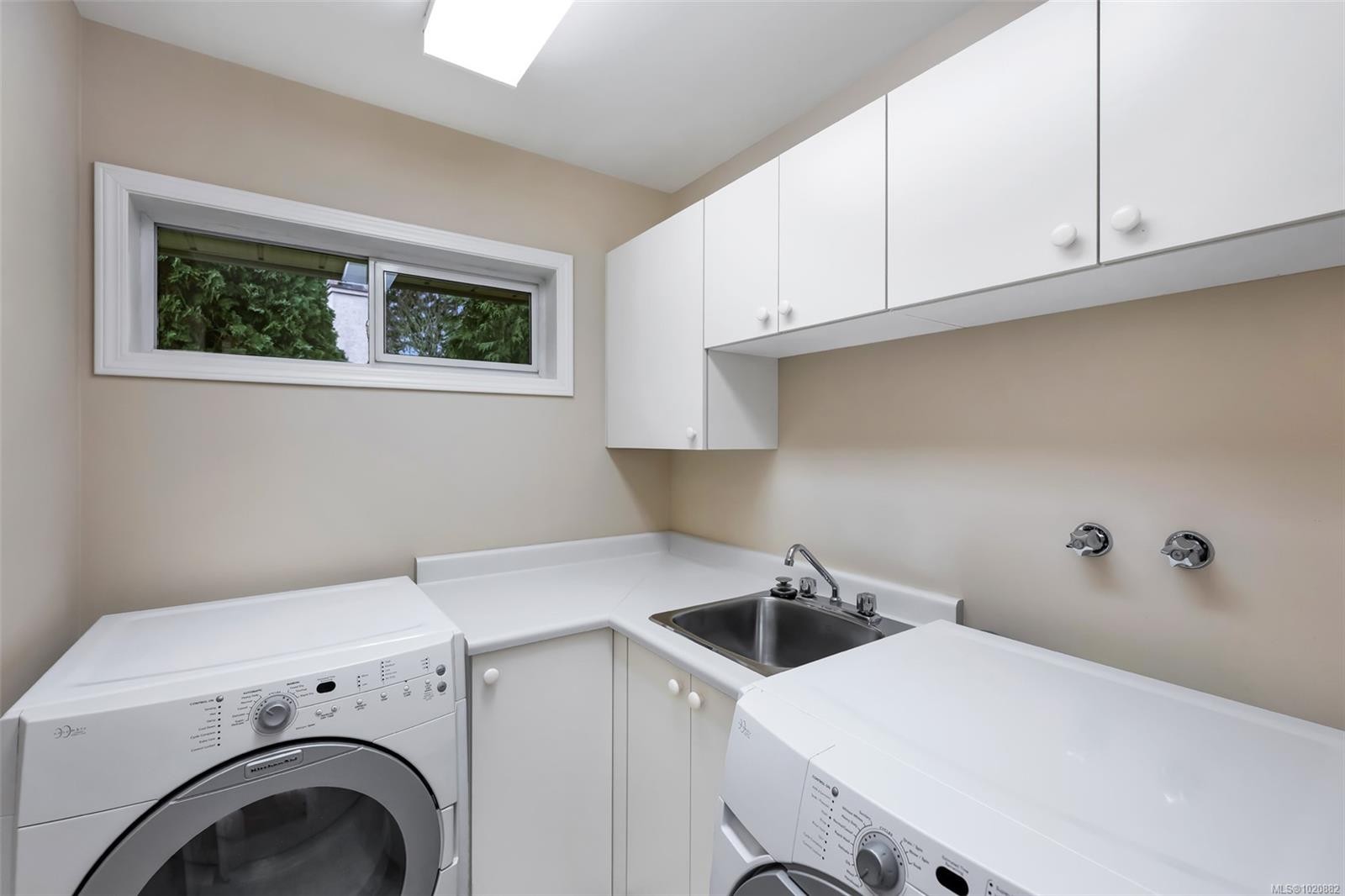 4335 Emily Carr Dr, Saanich, BC