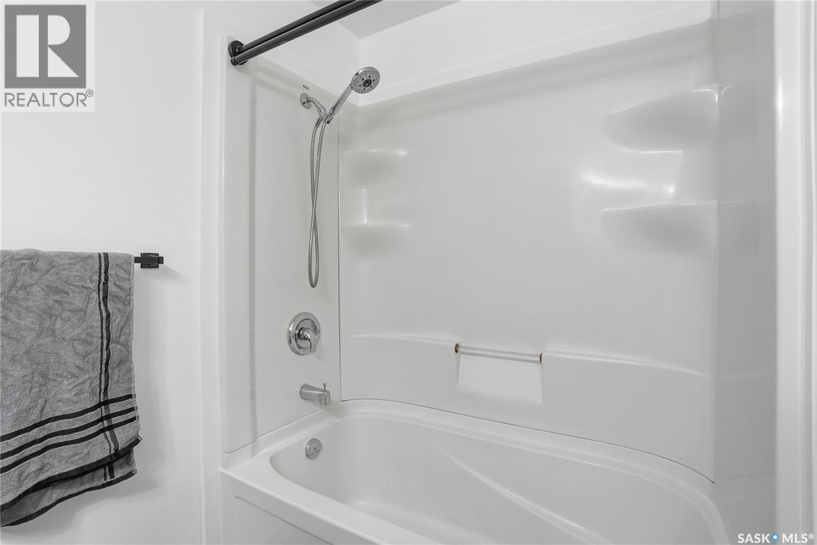 147 Makaroff Road, Saskatoon, SK - Indoor Photo Showing Bathroom