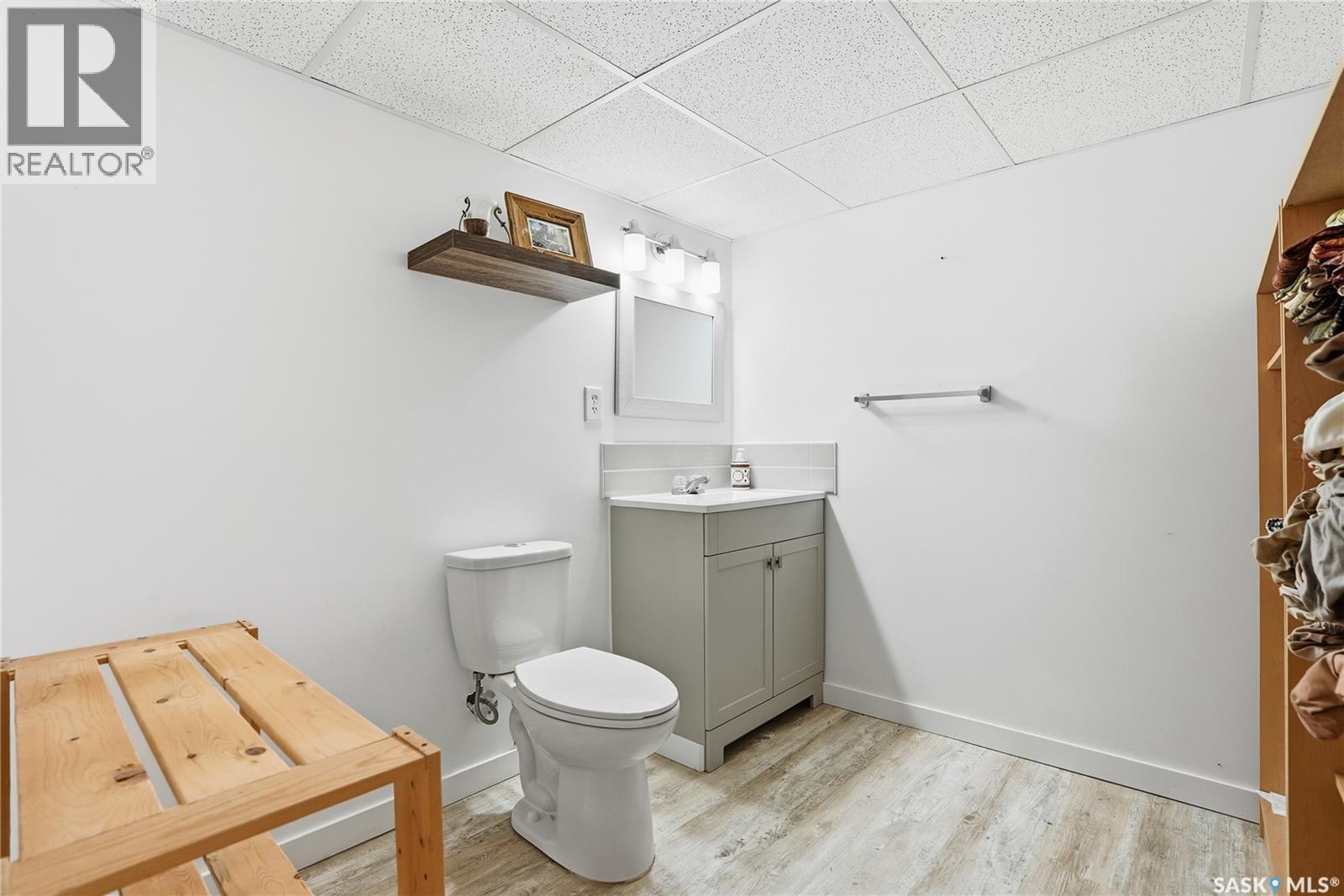 147 Makaroff Road, Saskatoon, SK - Indoor Photo Showing Bathroom