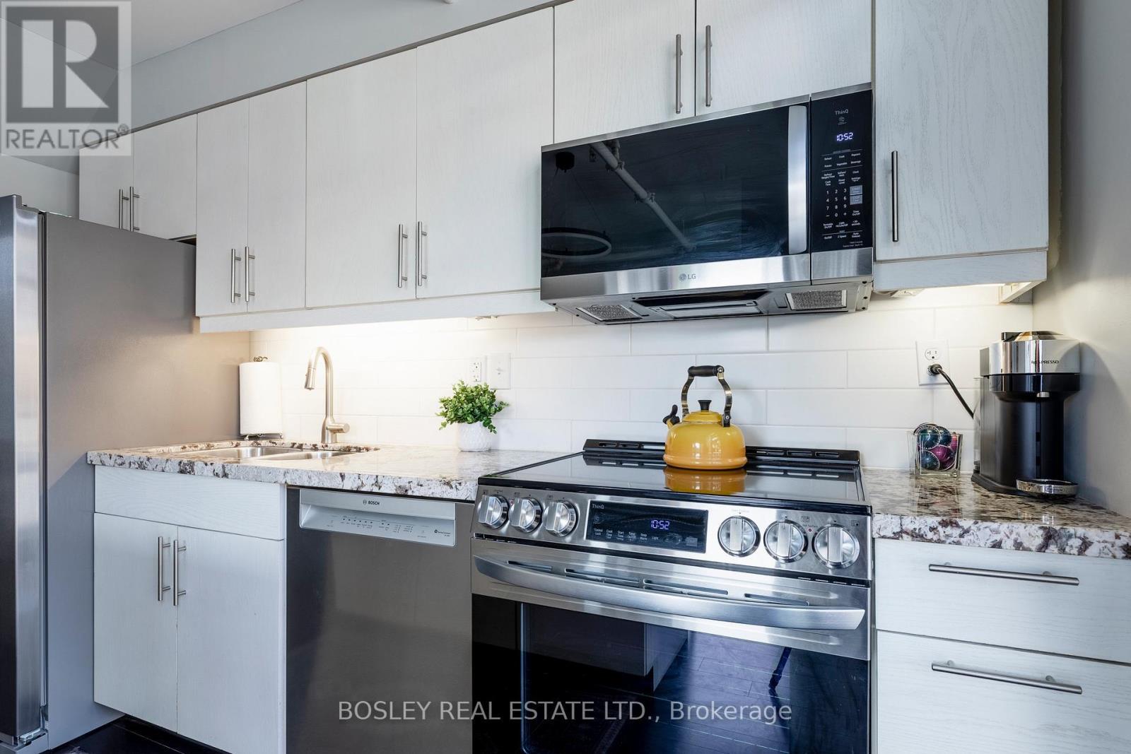 217 - 200 Stinson Street, Hamilton, ON - Indoor Photo Showing Kitchen With Upgraded Kitchen