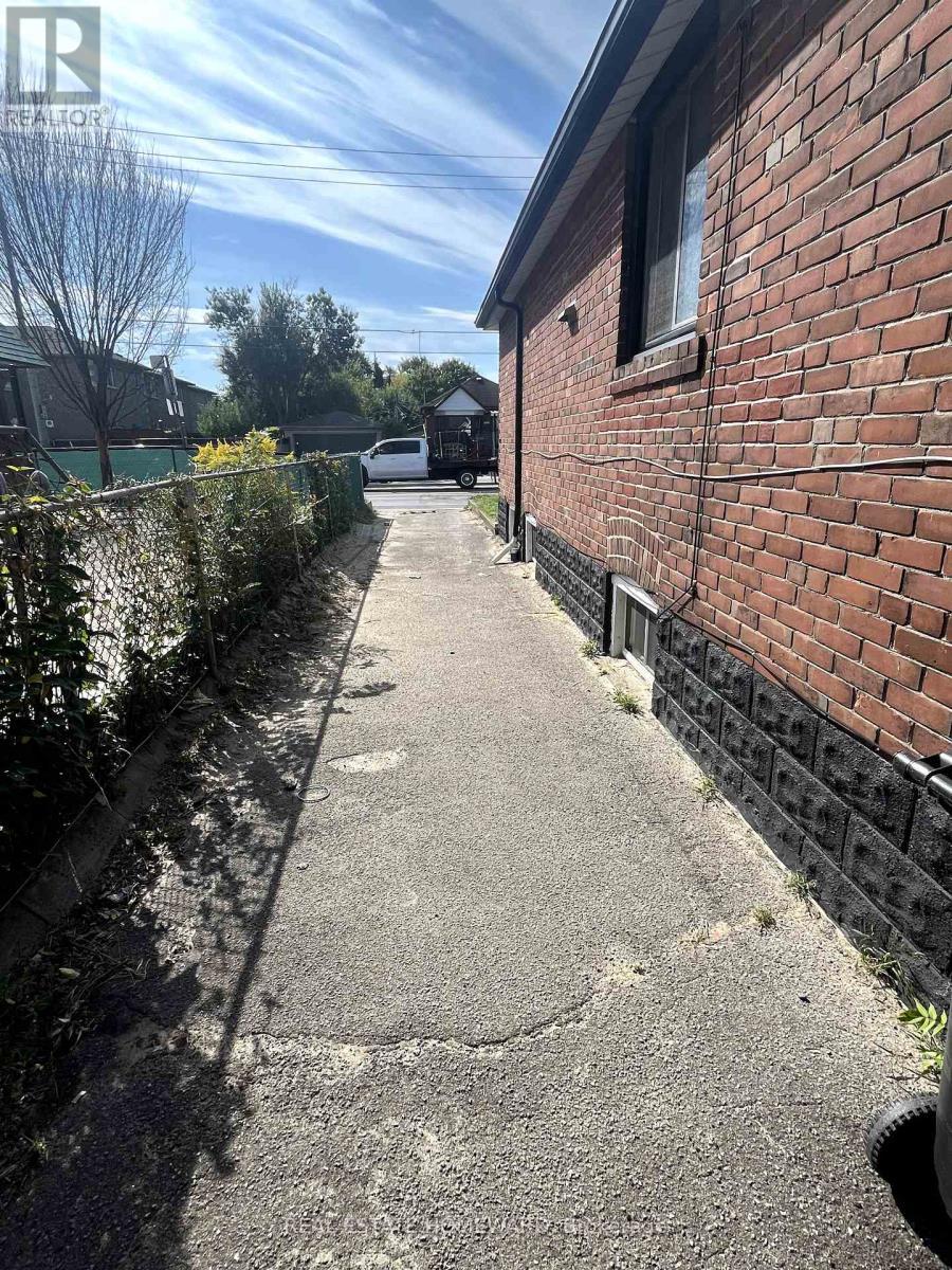 322 Cosburn Avenue, Toronto, ON - Outdoor