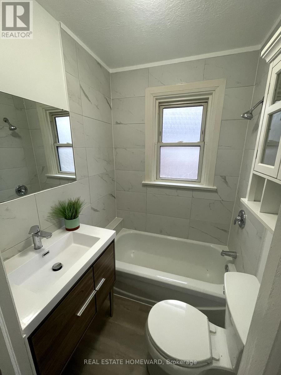 322 Cosburn Avenue, Toronto, ON - Indoor Photo Showing Bathroom