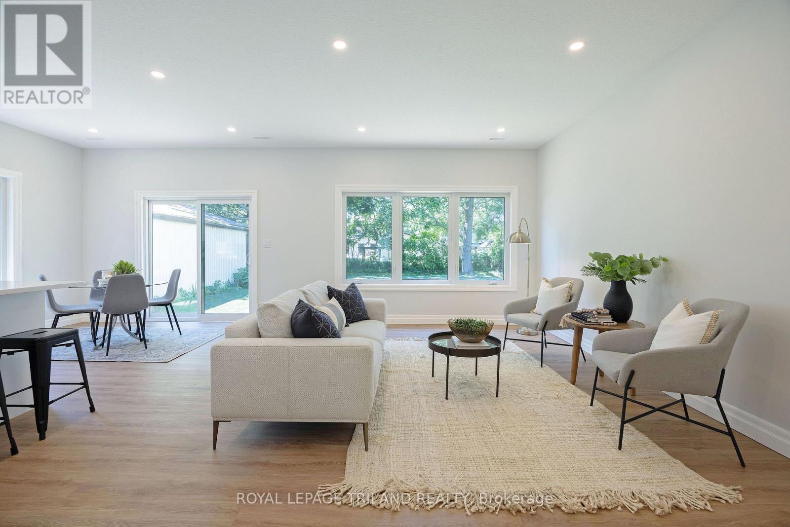 212 Nancy Street, Dutton/Dunwich (Dutton), ON - Indoor Photo Showing Living Room