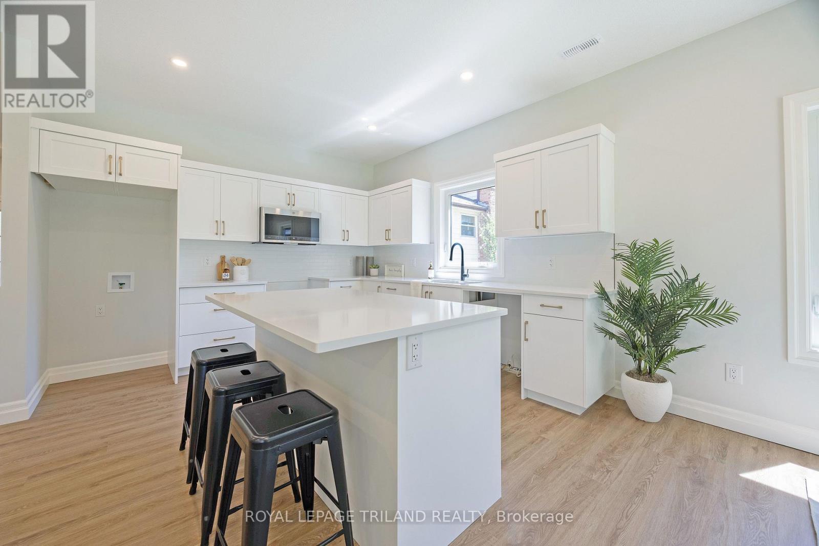 212 Nancy Street, Dutton/Dunwich (Dutton), ON - Indoor Photo Showing Kitchen