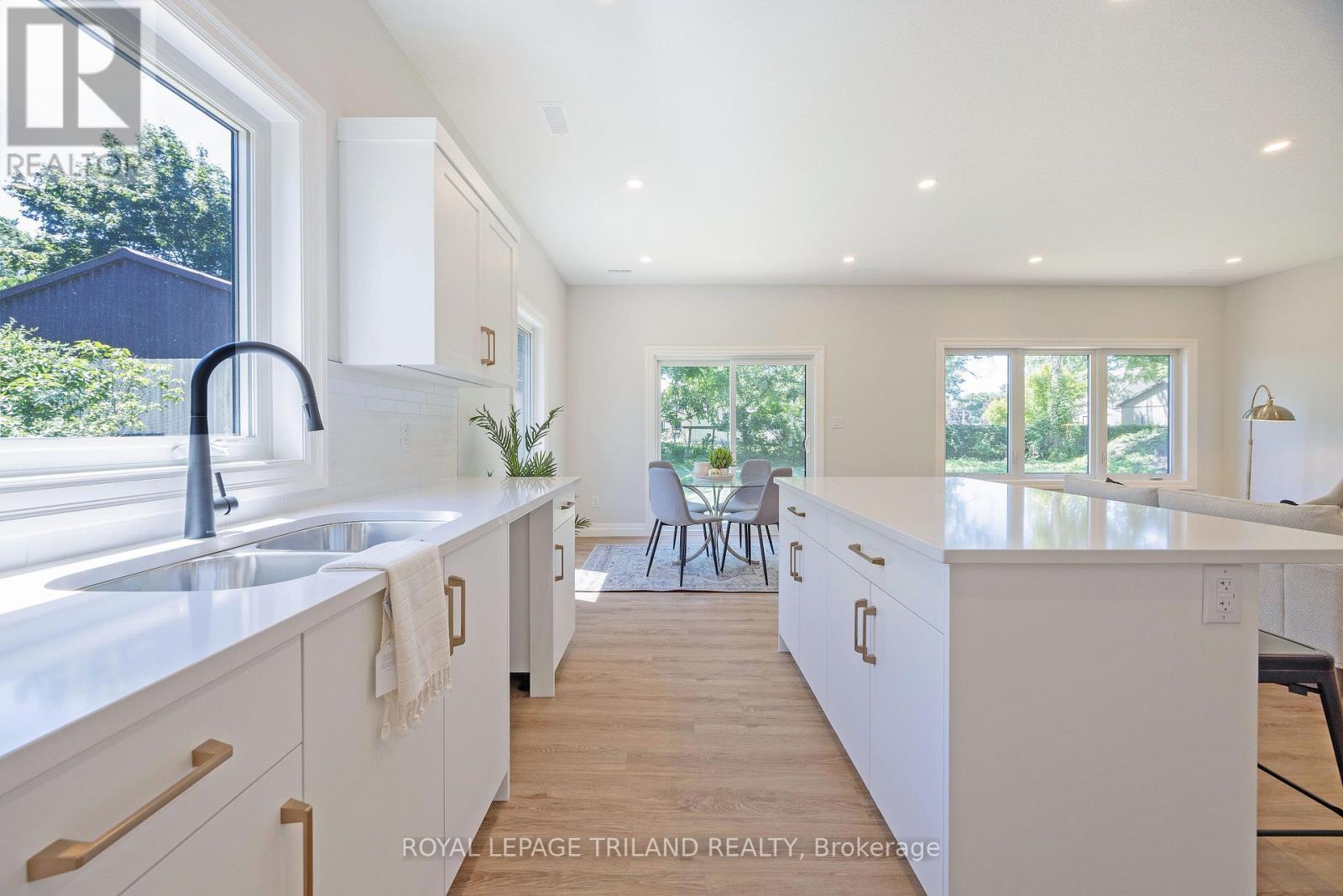 212 Nancy Street, Dutton/Dunwich (Dutton), ON - Indoor Photo Showing Kitchen With Double Sink