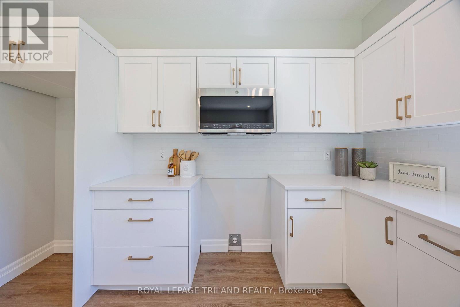 212 Nancy Street, Dutton/Dunwich (Dutton), ON - Indoor Photo Showing Kitchen
