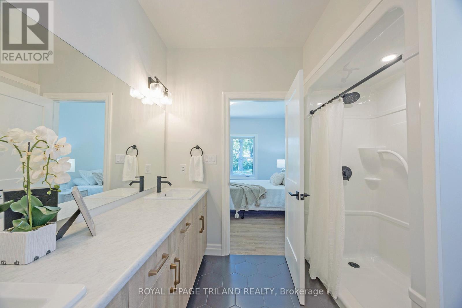 212 Nancy Street, Dutton/Dunwich (Dutton), ON - Indoor Photo Showing Bathroom