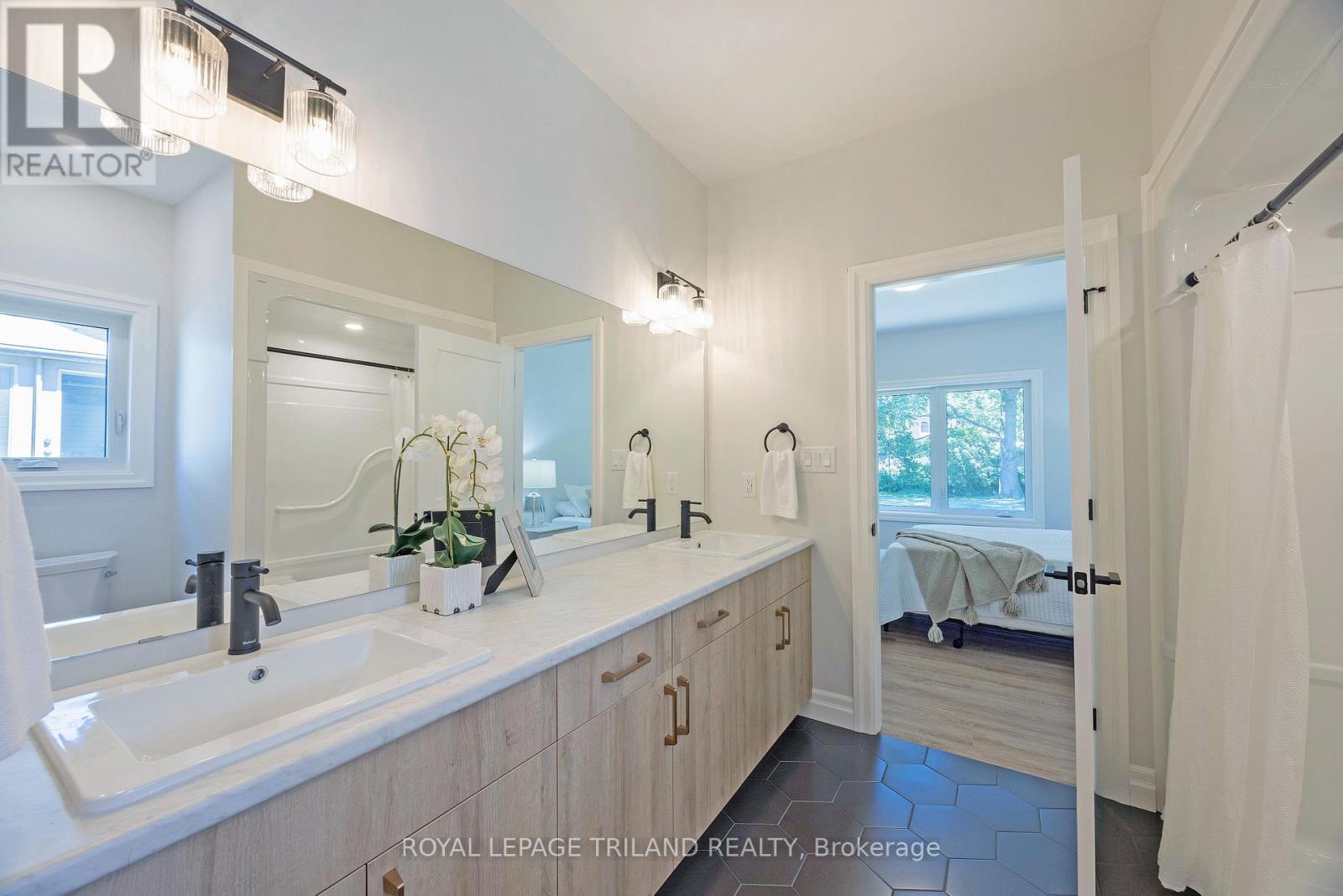 212 Nancy Street, Dutton/Dunwich (Dutton), ON - Indoor Photo Showing Bathroom