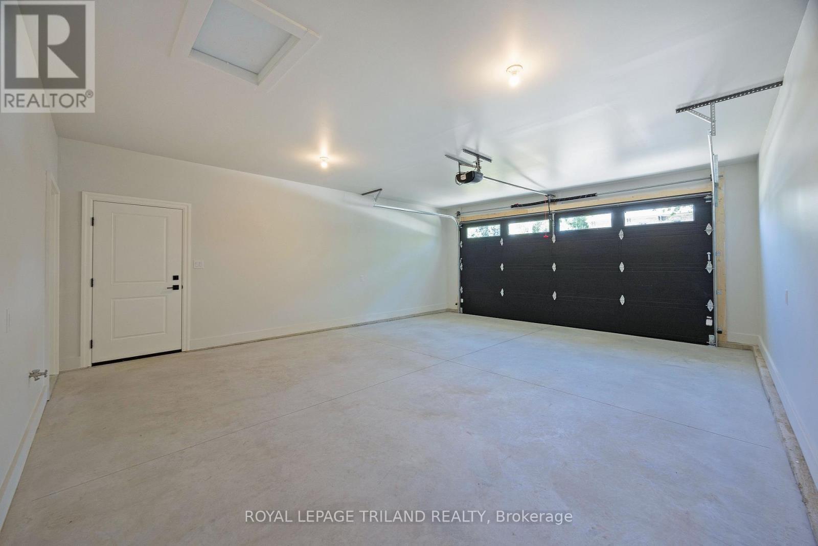 212 Nancy Street, Dutton/Dunwich (Dutton), ON - Indoor Photo Showing Garage