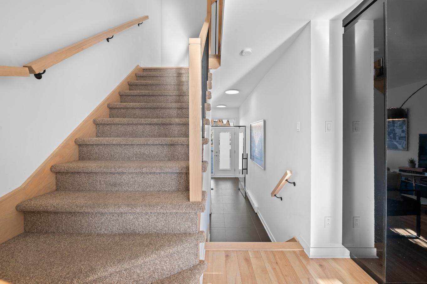 Staircase - 13664 Rue Du Charretier, Mirabel, QC - Indoor Photo Showing Other Room