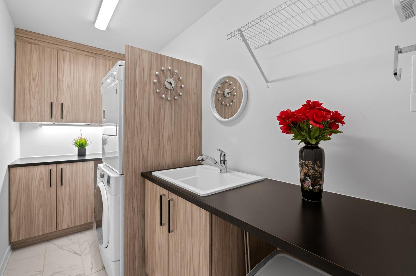 Powder room - 13664 Rue Du Charretier, Mirabel, QC - Indoor Photo Showing Kitchen