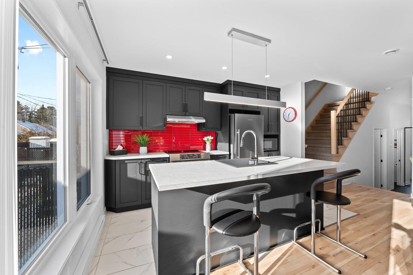 Dinette - 13664 Rue Du Charretier, Mirabel, QC - Indoor Photo Showing Kitchen With Upgraded Kitchen