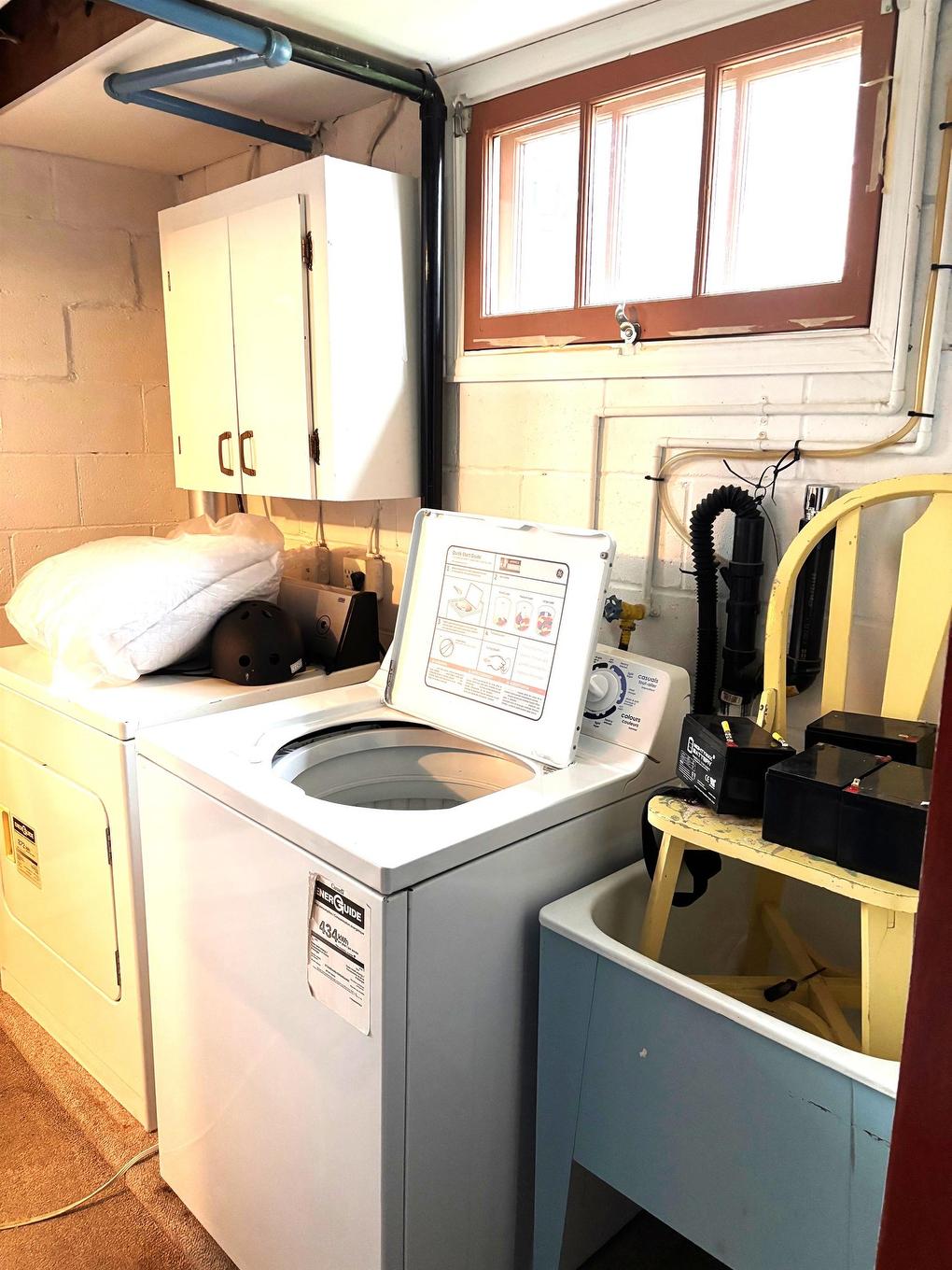 17 Penfold Street, Thunder Bay, ON - Indoor Photo Showing Laundry Room