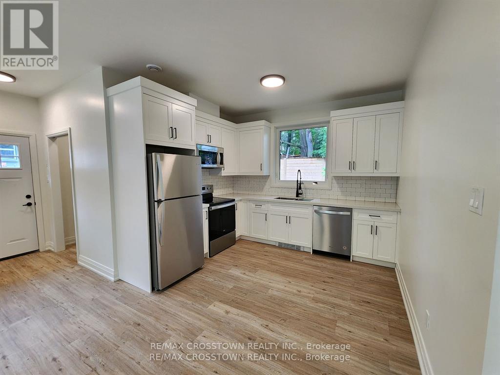 Gdn Ste - 120 Dundonald Street, Barrie, ON - Indoor Photo Showing Kitchen