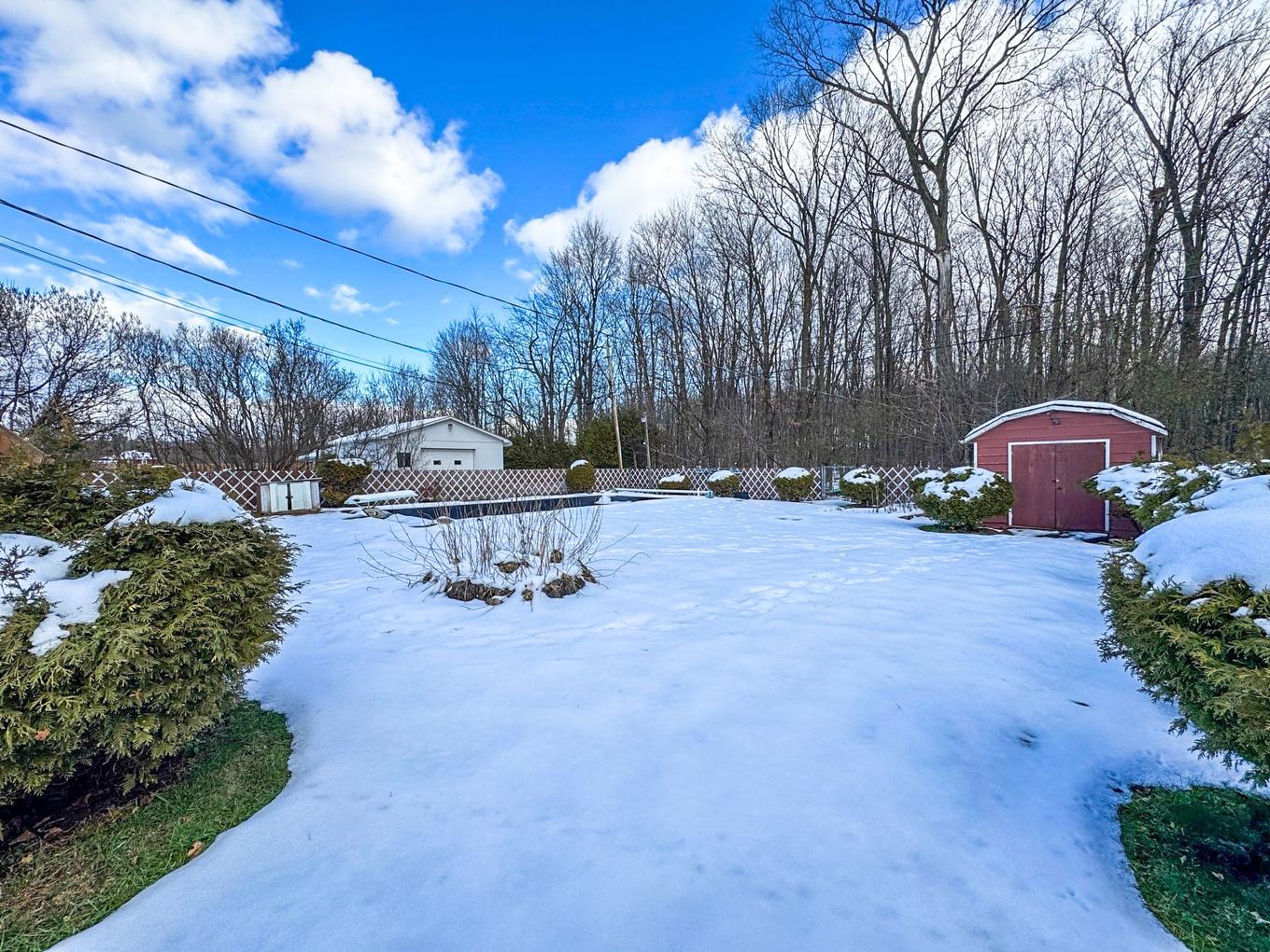 Backyard - 29 Rue Davidson, Grenville, QC - Outdoor