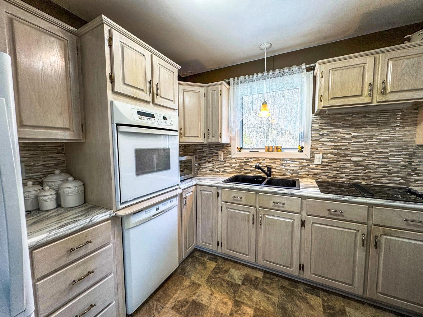 Kitchen - 29 Rue Davidson, Grenville, QC - Indoor Photo Showing Kitchen With Double Sink