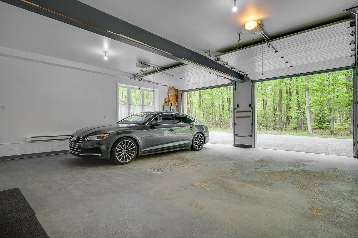 Garage - 746 Crois. Adèle, Prévost, QC - Indoor Photo Showing Garage