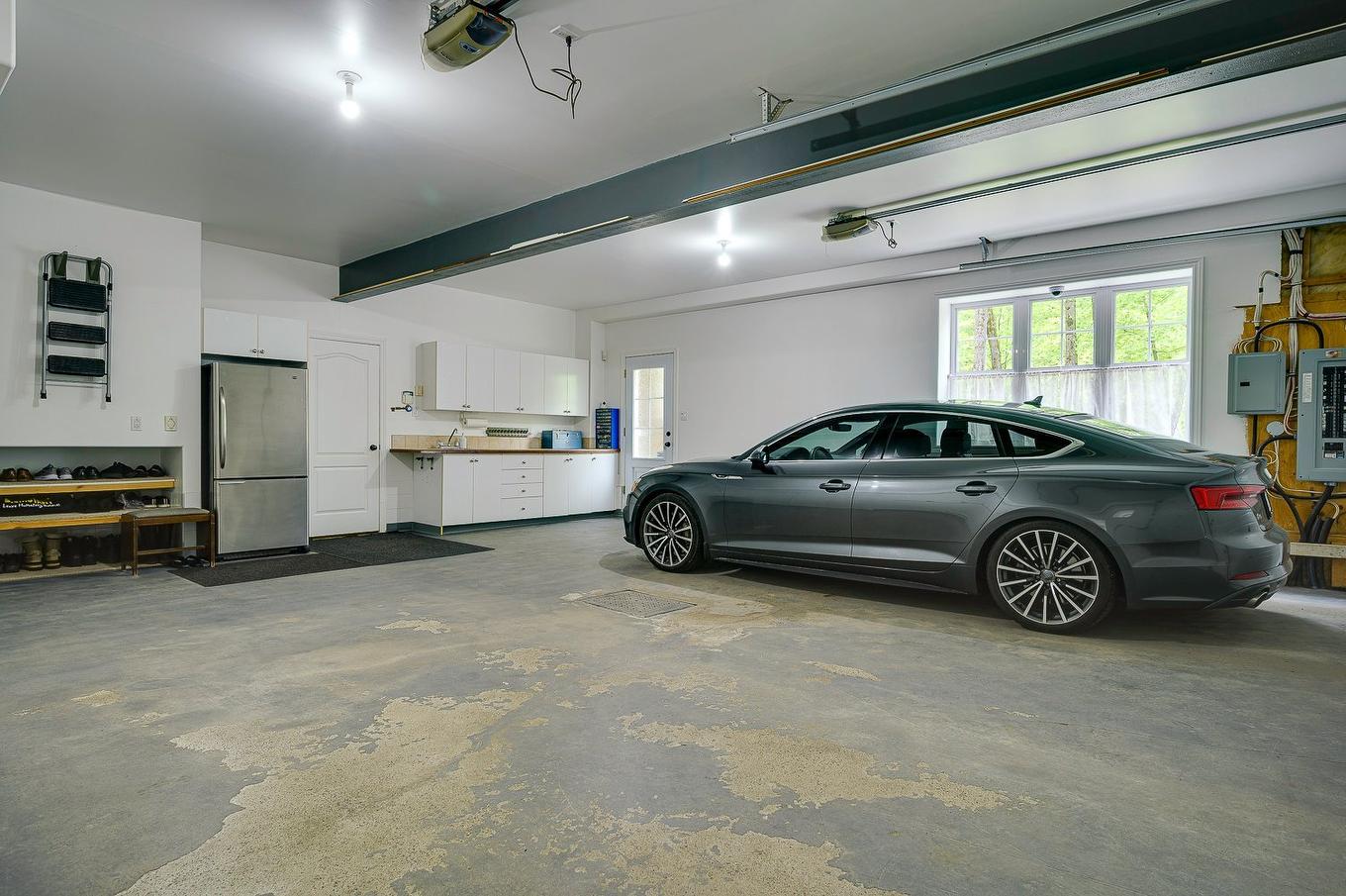 Garage - 746 Crois. Adèle, Prévost, QC - Indoor Photo Showing Garage