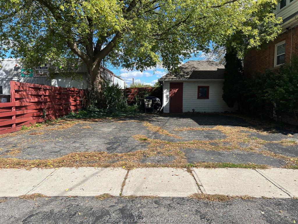 201 Grand Avenue West, Chatham, ON