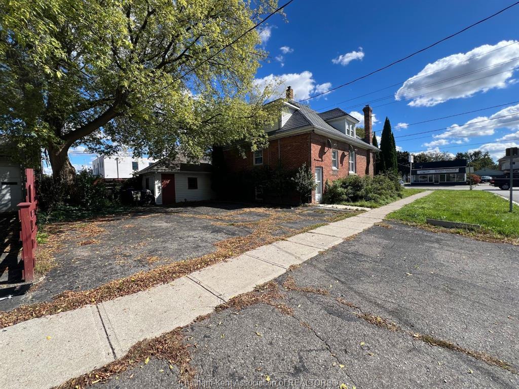 201 Grand Avenue West, Chatham, ON