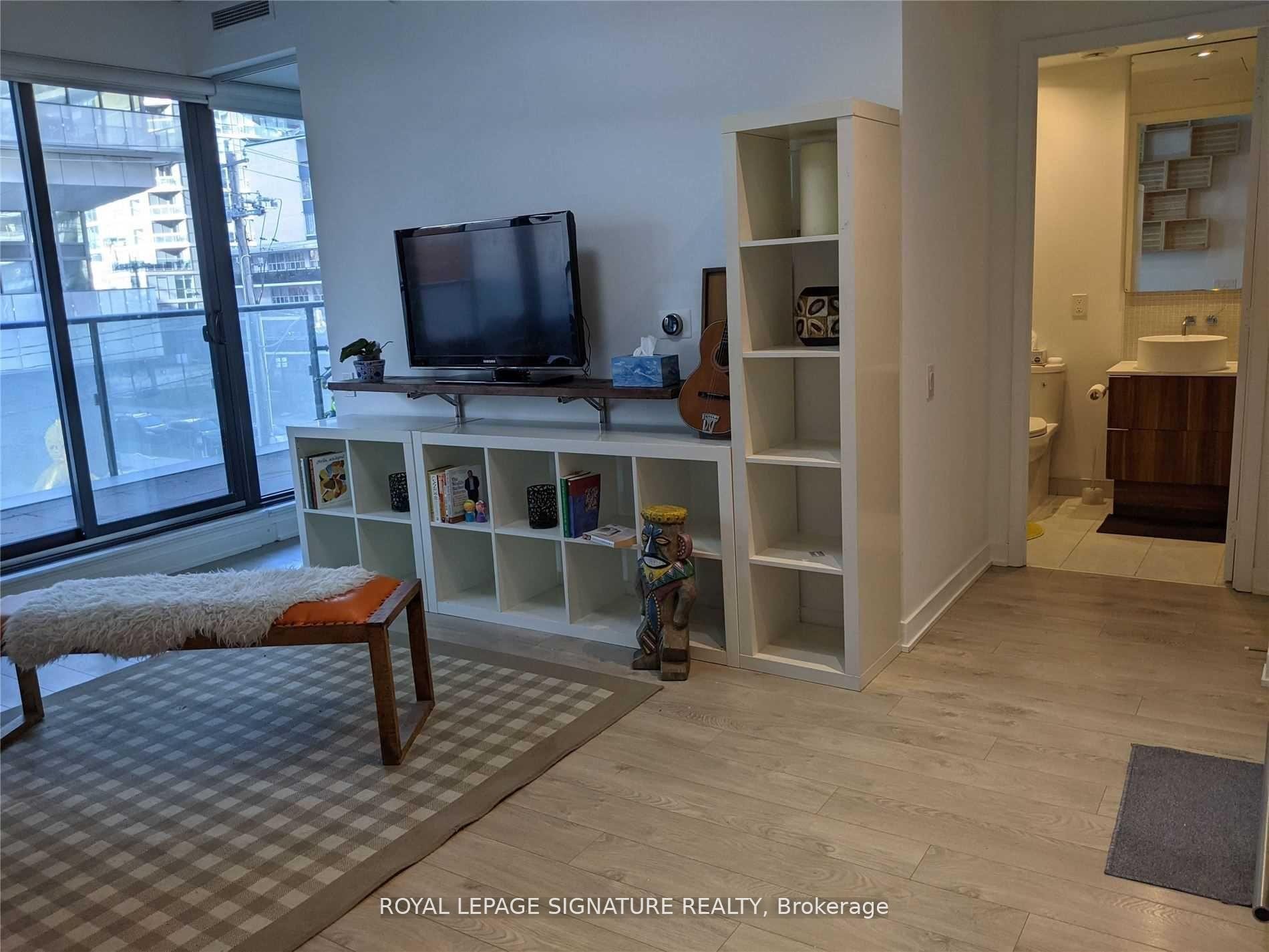 201-185 Roehampton Avenue, Toronto, ON - Indoor Photo Showing Other Room