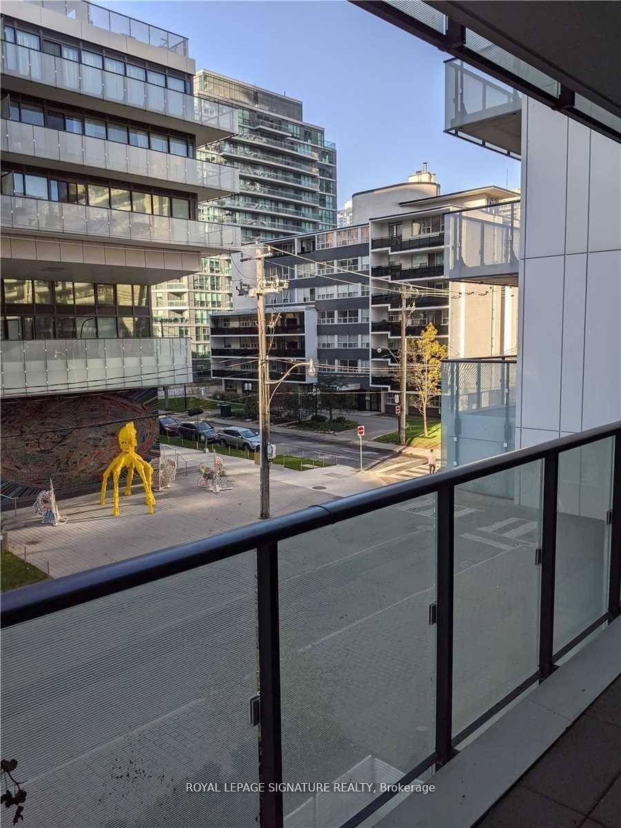 201-185 Roehampton Avenue, Toronto, ON - Outdoor