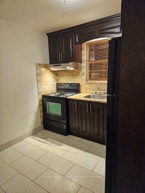 3-71 Thirteenth Street, Toronto, ON - Indoor Photo Showing Kitchen