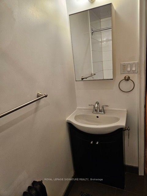 3-71 Thirteenth Street, Toronto, ON - Indoor Photo Showing Bathroom