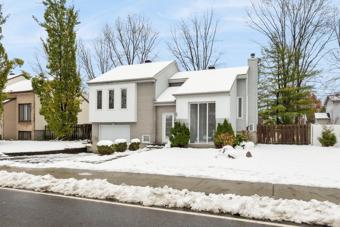 Façade - 135 Rue De Provence, L'Île-Perrot, QC