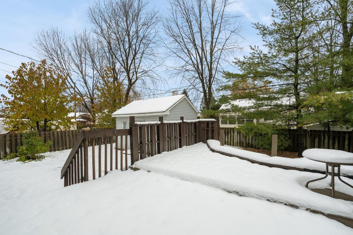 Terrasse - 135 Rue De Provence, L'Île-Perrot, QC