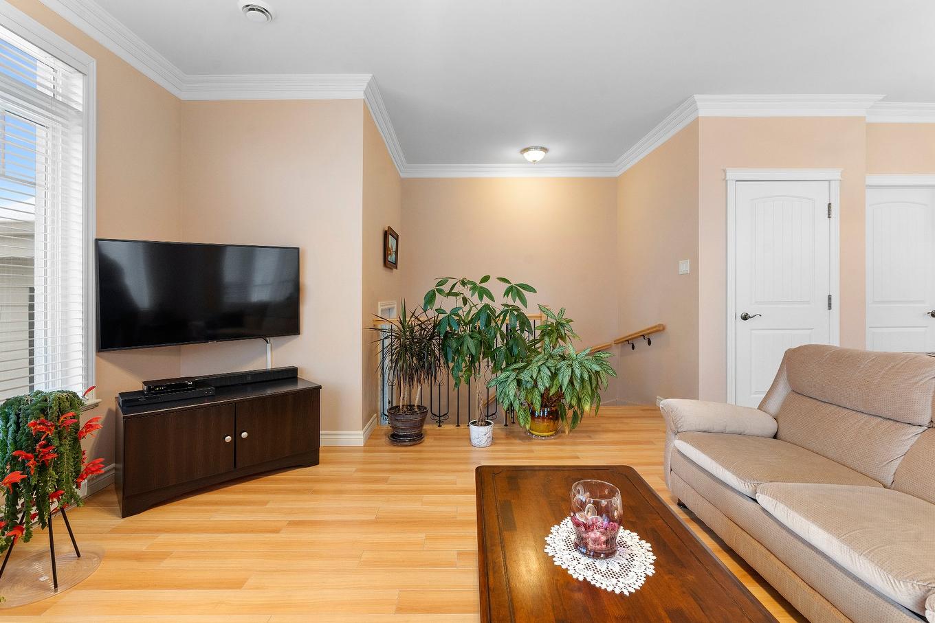 Living room - 238 Rue Elzéar-Verreault, Québec (Beauport), QC - Indoor Photo Showing Living Room