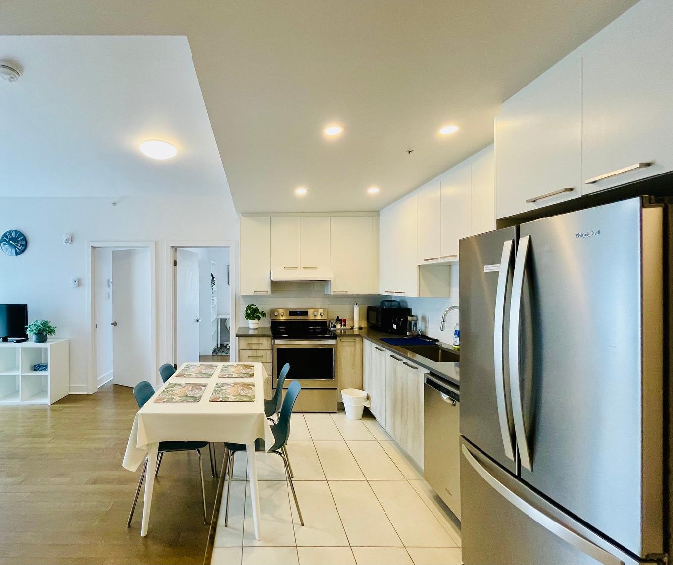 Kitchen - 312-901 Av. Beaumont, Montréal (Villeray/Saint-Michel/Parc-Extension), QC - Indoor Photo Showing Kitchen With Stainless Steel Kitchen