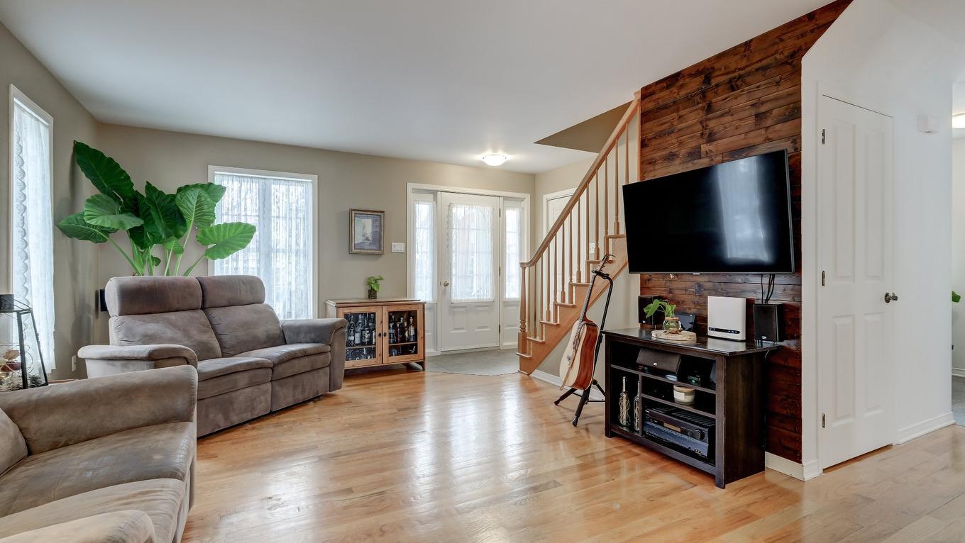 Salon - 1303 Rue Adrien-Brien, Chambly, QC - Indoor Photo Showing Living Room