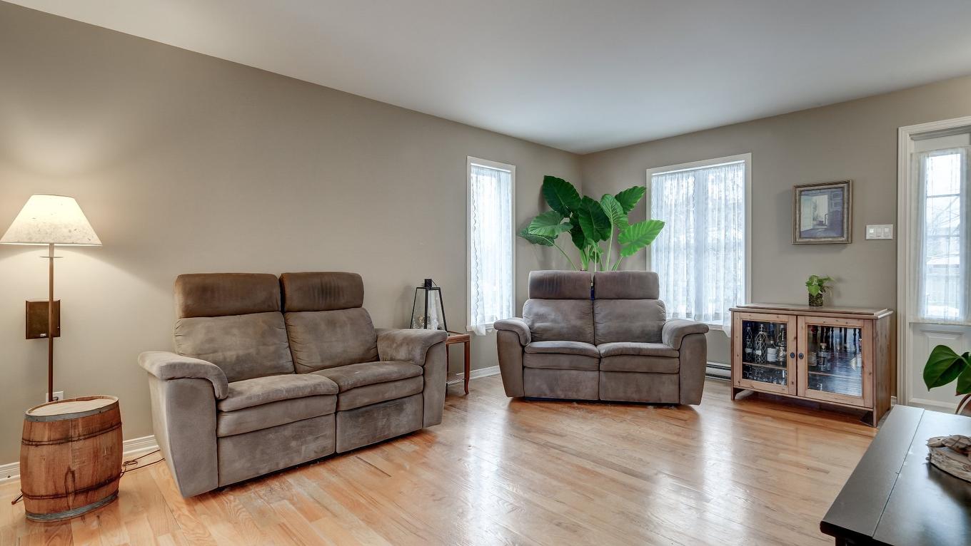 Salon - 1303 Rue Adrien-Brien, Chambly, QC - Indoor Photo Showing Living Room