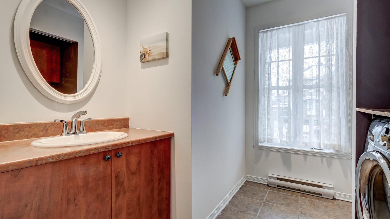 Salle d'eau - 1303 Rue Adrien-Brien, Chambly, QC - Indoor