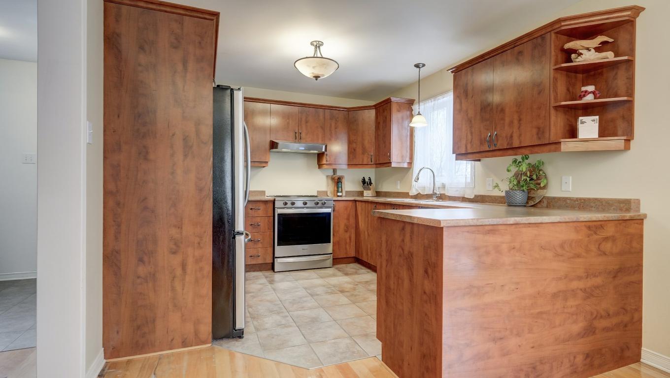 Cuisine - 1303 Rue Adrien-Brien, Chambly, QC - Indoor Photo Showing Kitchen