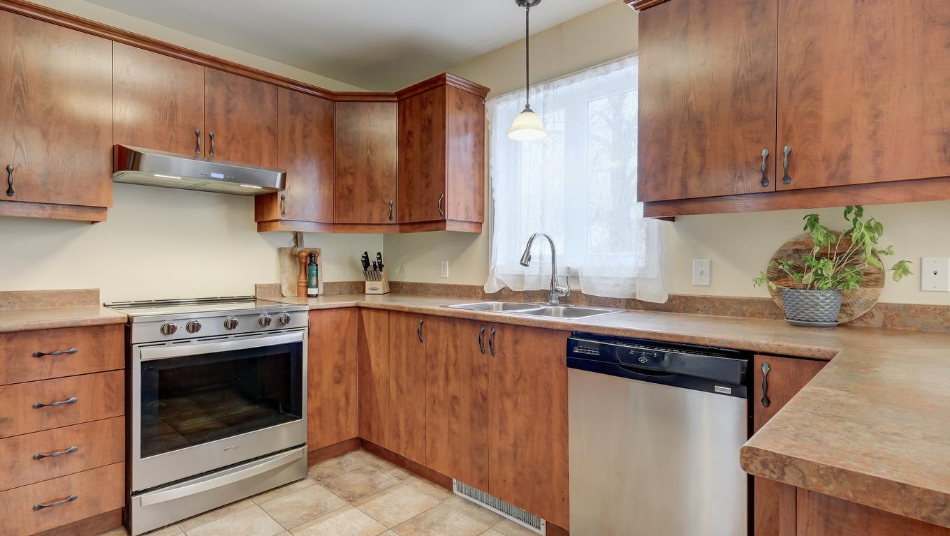 Cuisine - 1303 Rue Adrien-Brien, Chambly, QC - Indoor Photo Showing Kitchen With Double Sink