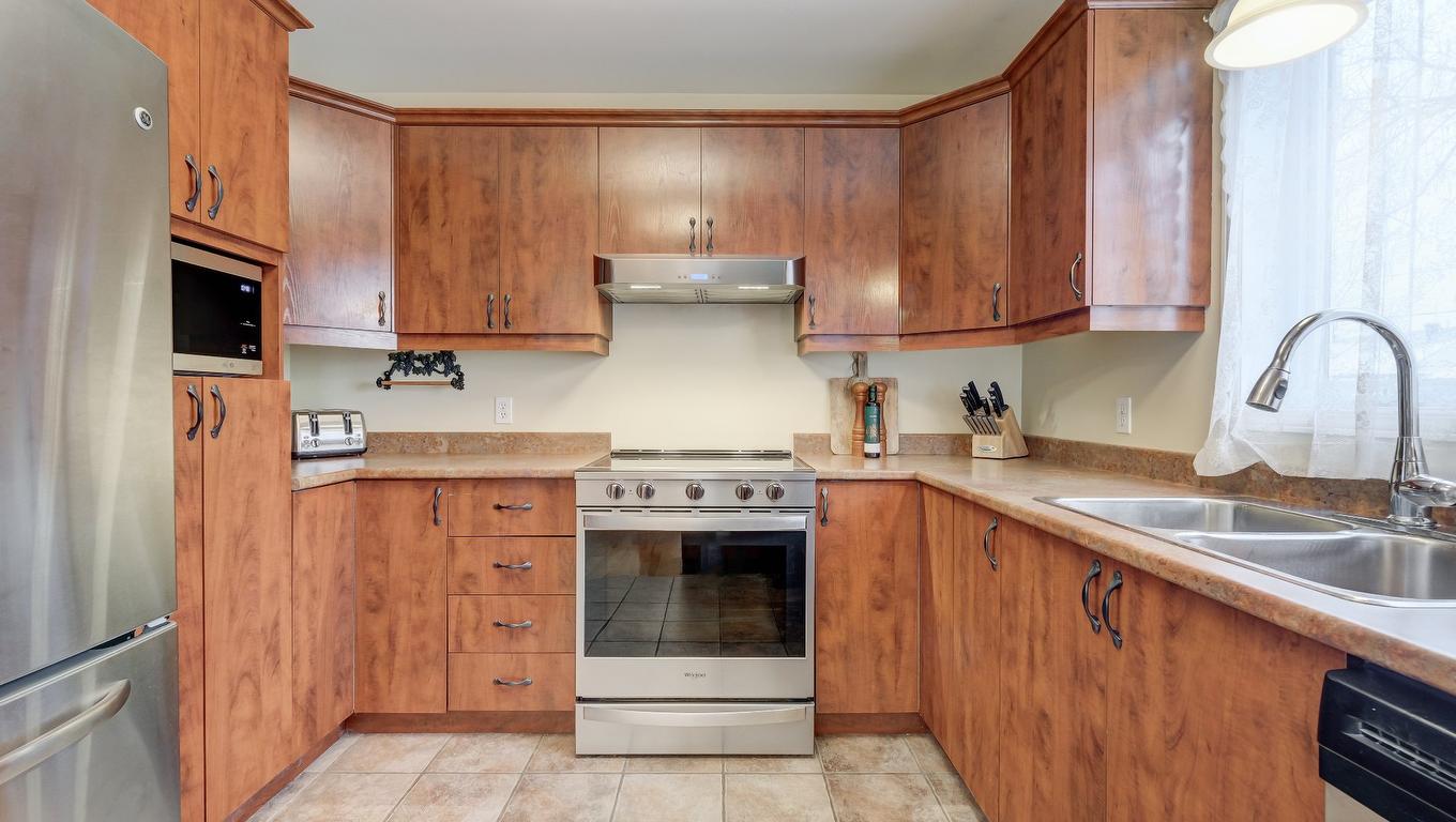 Cuisine - 1303 Rue Adrien-Brien, Chambly, QC - Indoor Photo Showing Kitchen With Double Sink