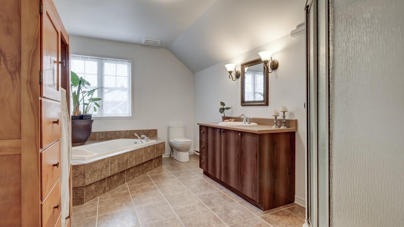 Salle de bains - 1303 Rue Adrien-Brien, Chambly, QC - Indoor Photo Showing Bathroom