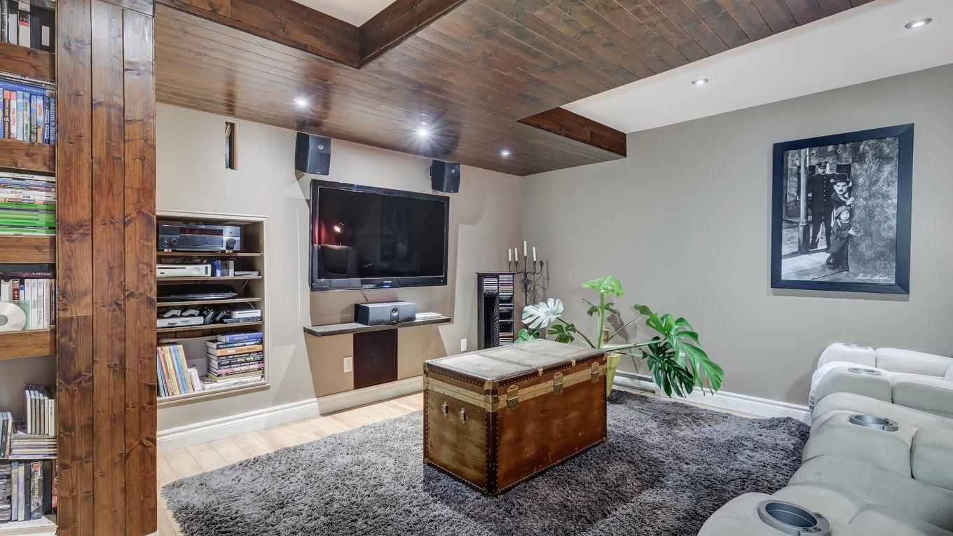 Cinéma maison - 1303 Rue Adrien-Brien, Chambly, QC - Indoor